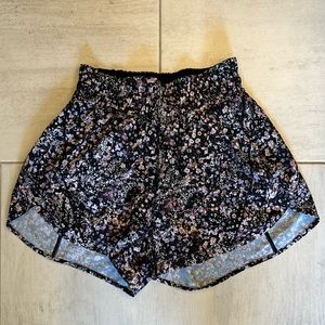 Lululemon size 4 floral shorts
